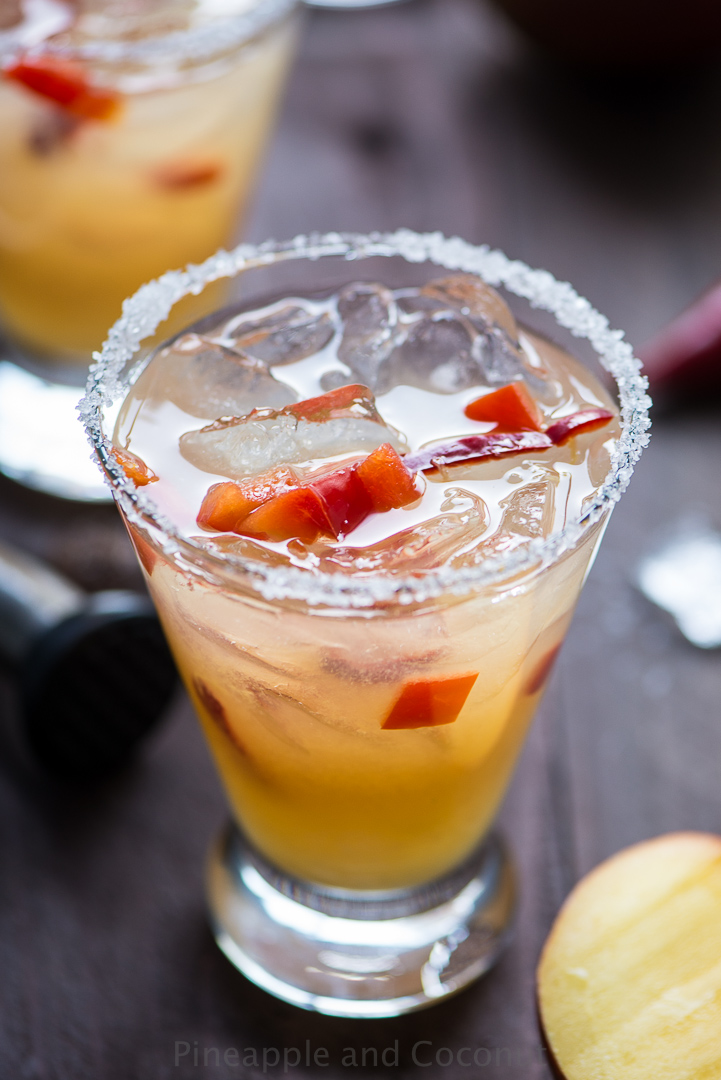 Spicy Chili Pepper Mango Margarita www.pineappleandcoconut.com #cincodeymayo