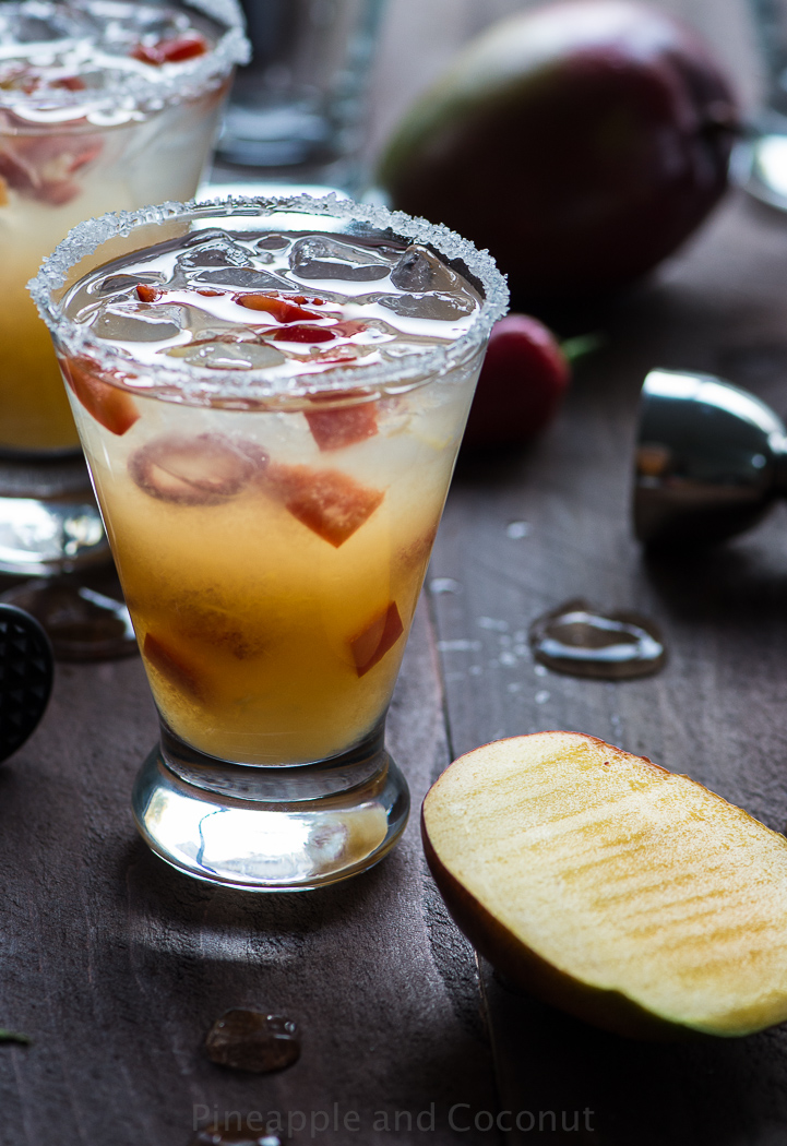 Spicy Chili Pepper Mango Margarita www.pineappleandcoconut.com #cincodeymayo