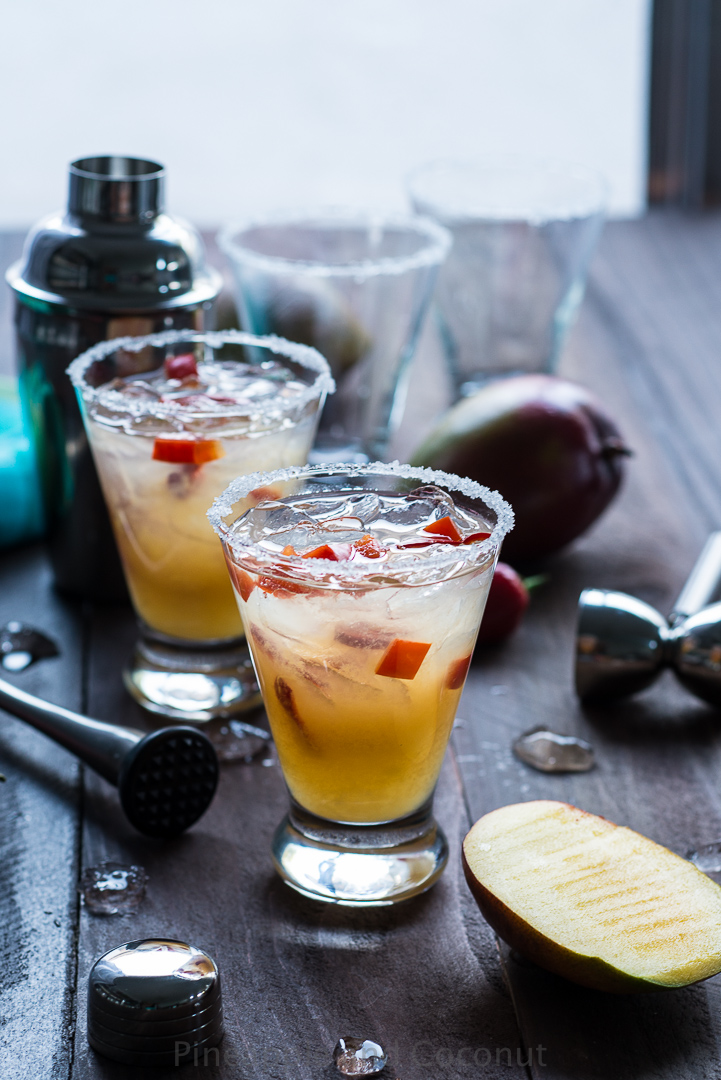 Spicy Chili Pepper Mango Margarita www.pineappleandcoconut.com #cincodeymayo