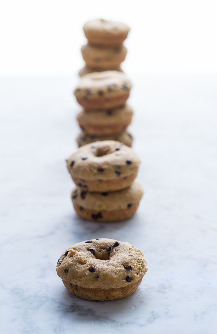 Peanut Butter Banana Chocolate Chip Baked Doughnuts www.PineappleandCoconut.com