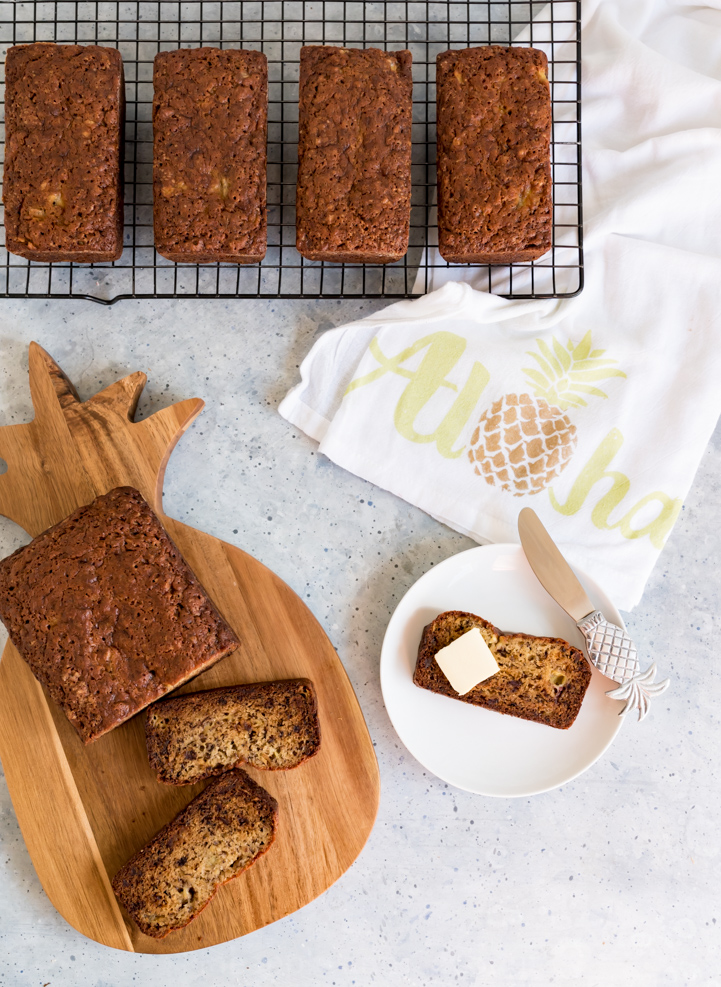 Big Island of Hawaii Banana Date Bread www.pineappleandcoconut.com