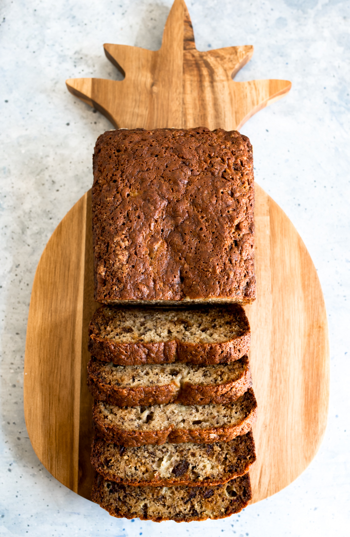 Big Island of Hawaii Banana Date Bread www.pineappleandcoconut.com