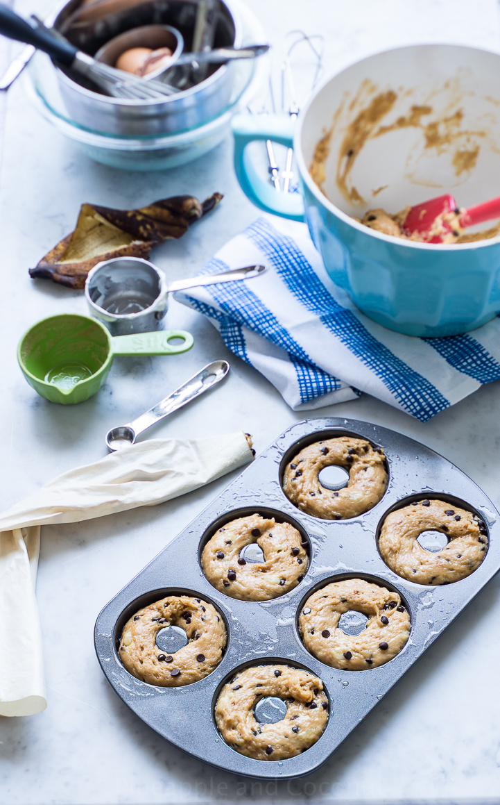 Peanut Butter Banana Chocolate Chip Baked Doughnuts www.PineappleandCoconut.com