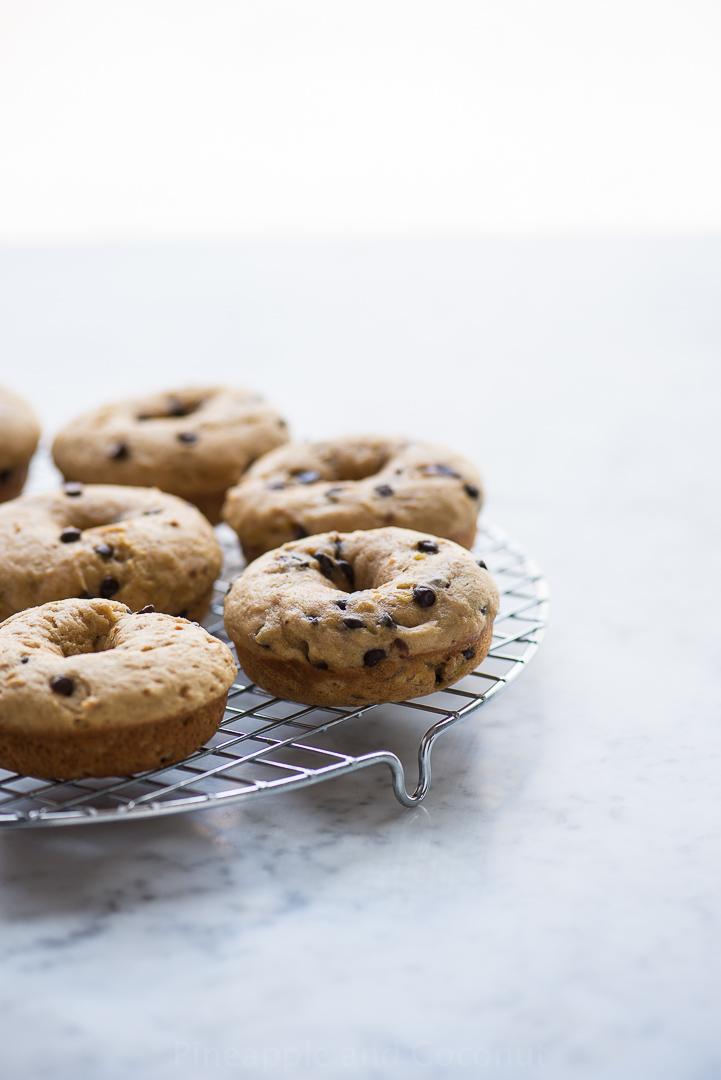 Peanut Butter Banana Chocolate Chip Baked Doughnuts www.PineappleandCoconut.com