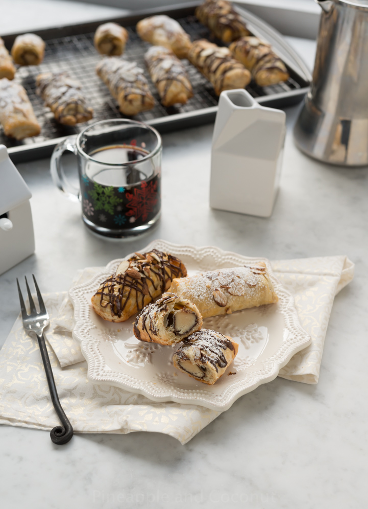 Petit Pains au Chocolat aux Amandes (Simple Petite Chocolate Almond Croissants) www.pineappleandcoconut.com #christmasweek