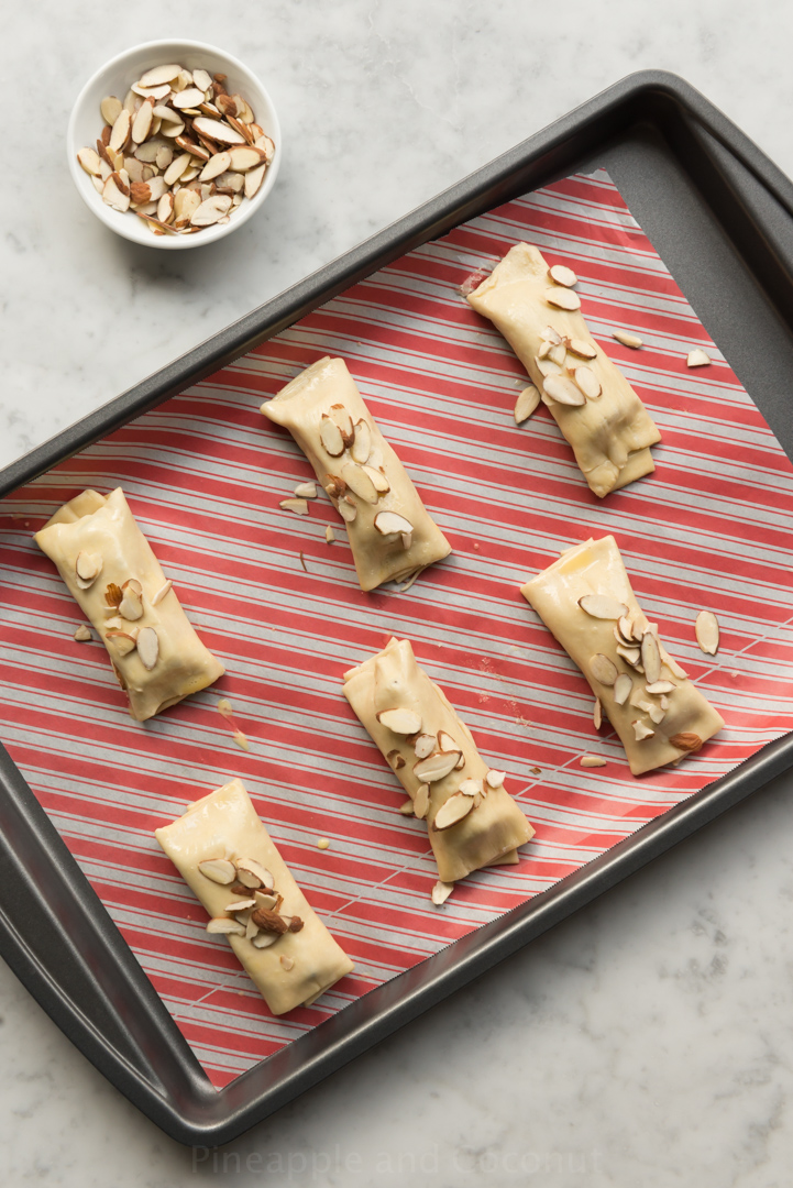 Petit Pains au Chocolat aux Amandes (Simple Petite Chocolate Almond Croissants) www.pineappleandcoconut.com #christmasweek