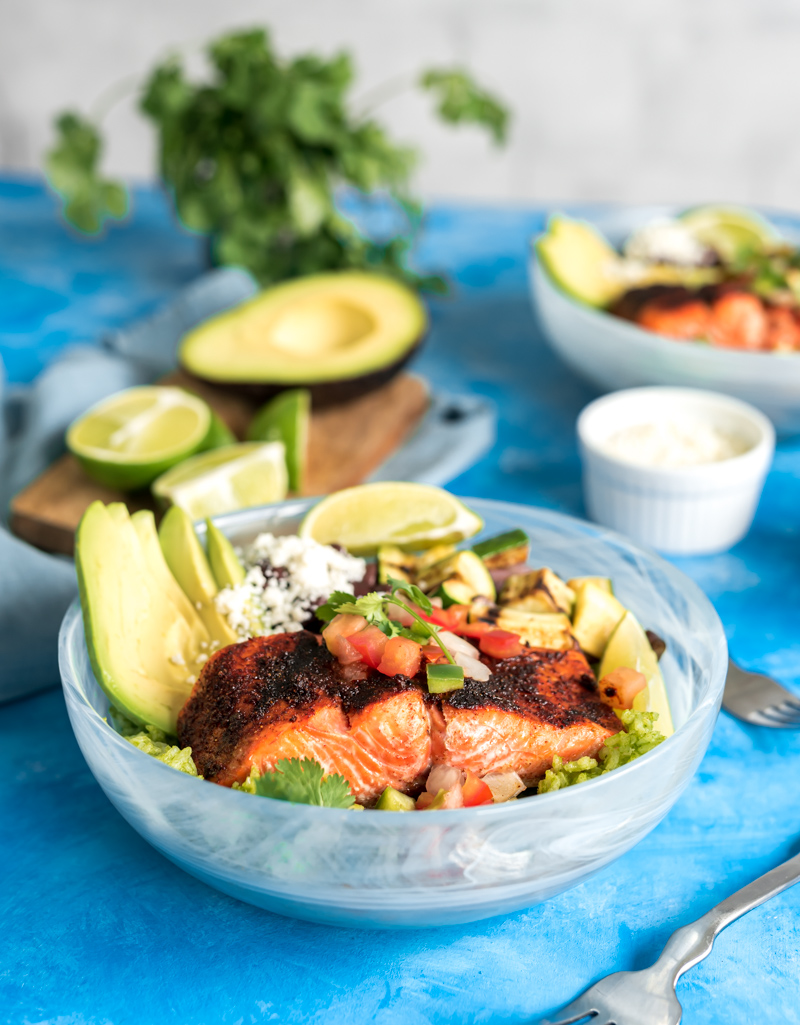 Chili Lime Grilled Sockeye Salmon Rice Bowls www.pineappleandcoconut.com #pwssalmon