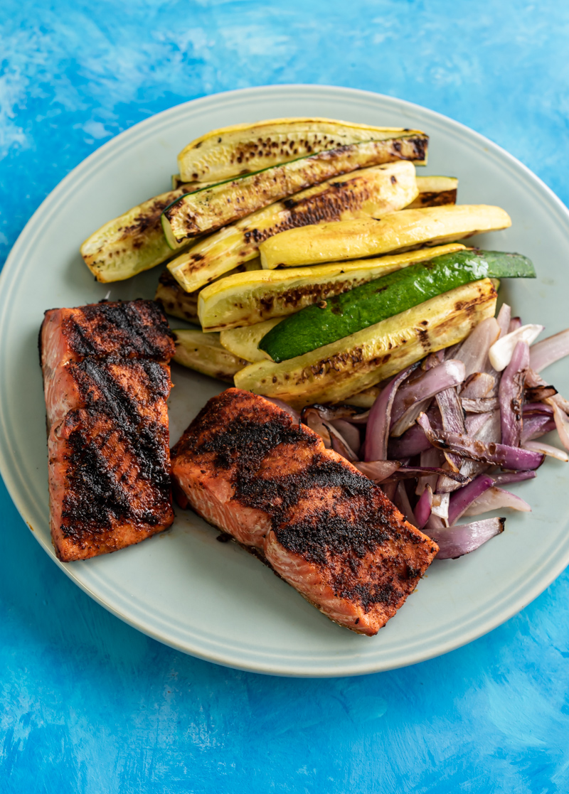 Chili Lime Grilled Sockeye Salmon Rice Bowls www.pineappleandcoconut.com #pwssalmon