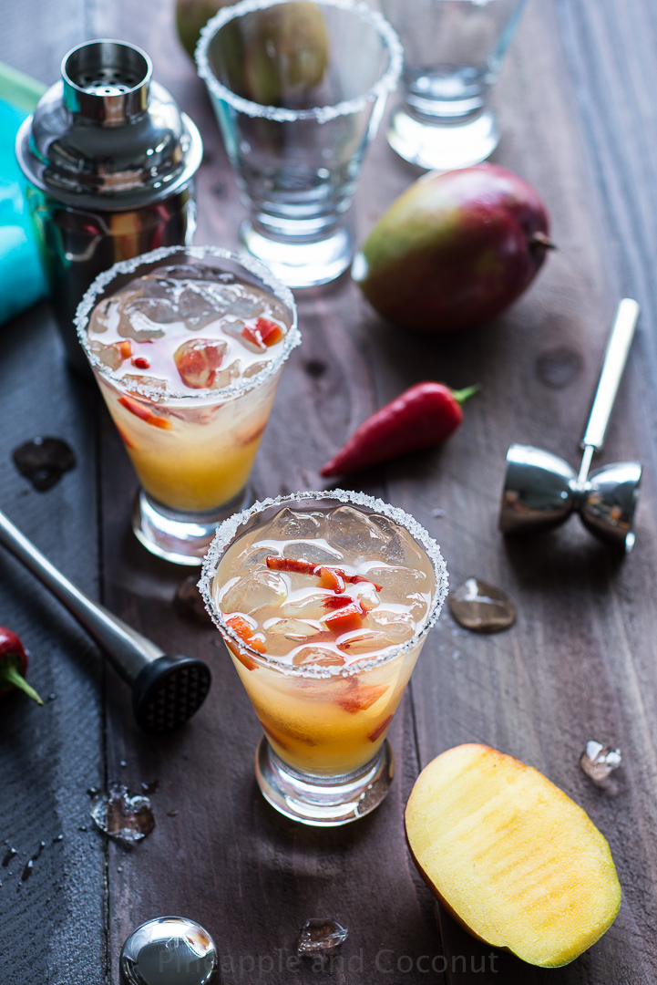 Spicy Chili Pepper Mango Margarita www.pineappleandcoconut.com #cincodeymayo