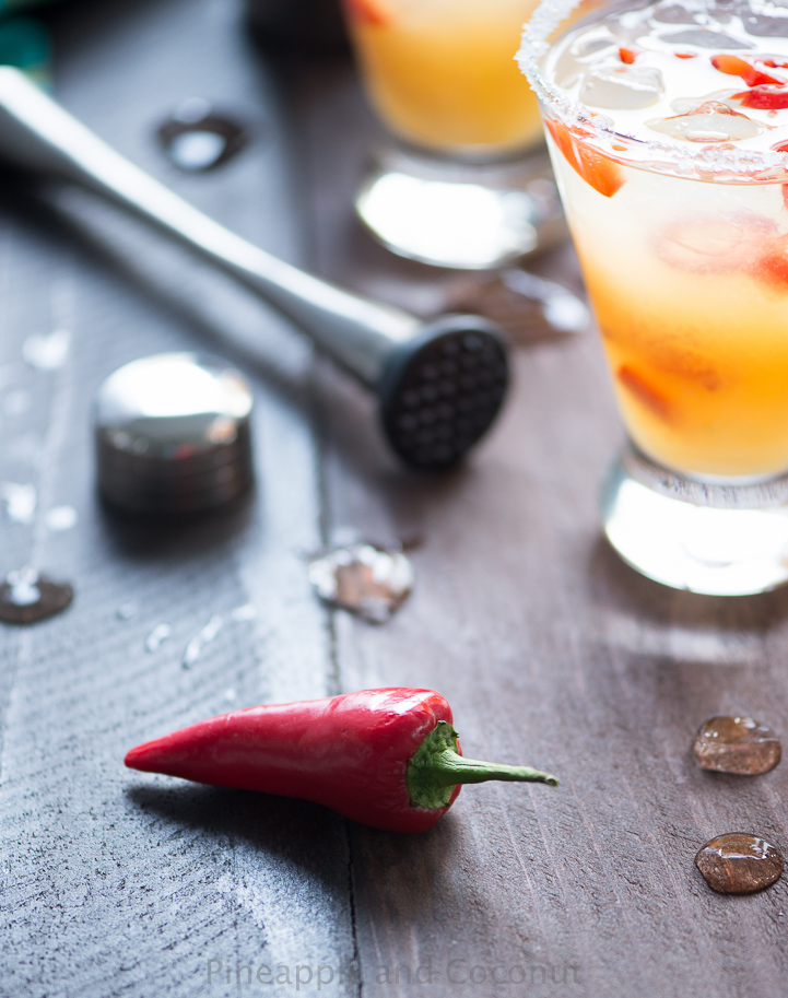 Spicy Chili Pepper Mango Margarita www.pineappleandcoconut.com #cincodeymayo