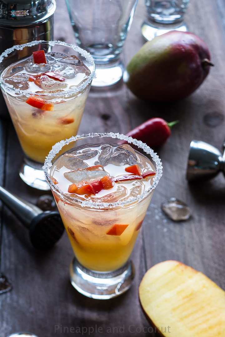 Spicy Chili Pepper Mango Margarita www.pineappleandcoconut.com #cincodeymayo