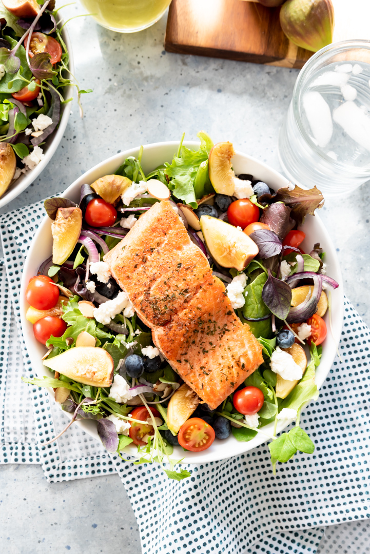 Seared Sockeye Salmon Salad with Figs and Honey Lemon Basil Vinaigrette www.pineappleandcoconut.com #PWSSalmon #CopperRiverSalmon