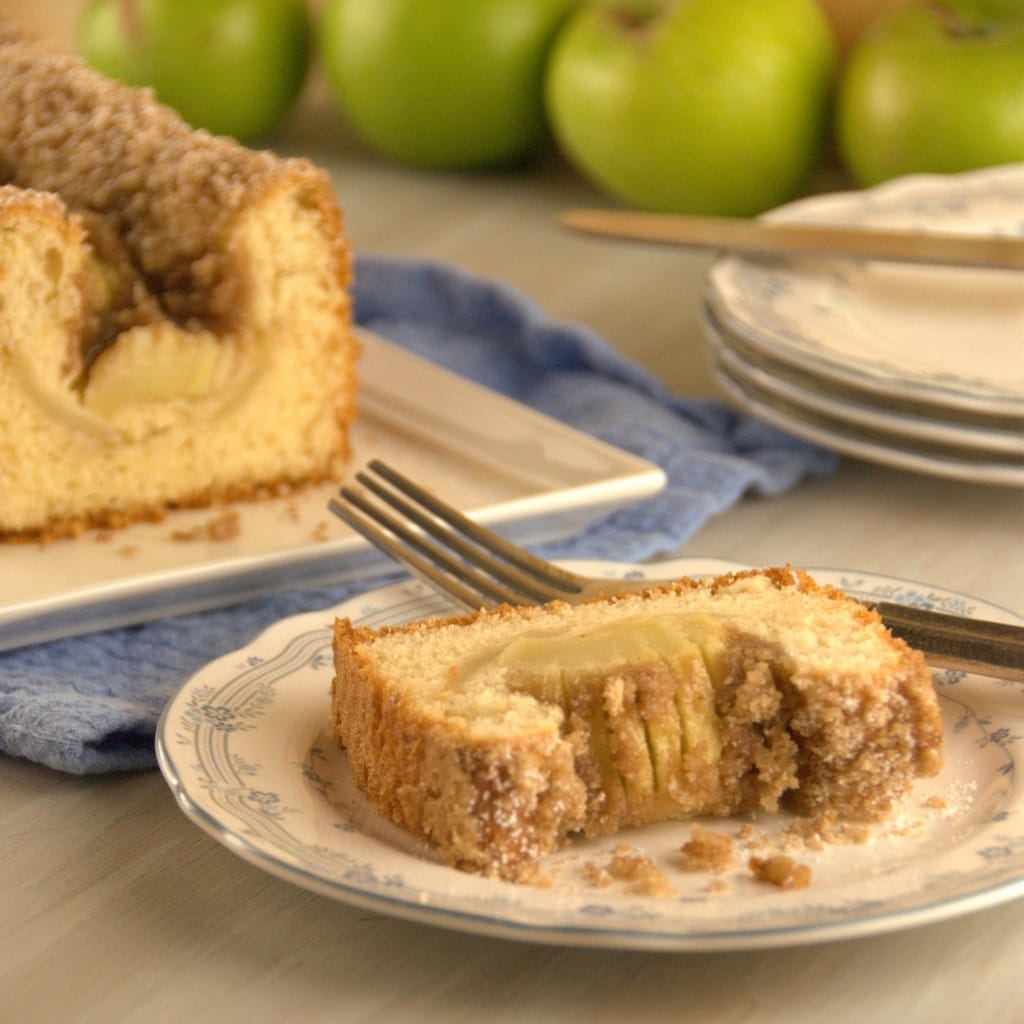 Apfelkuchen - Bavarian Apple Cake from pineappleandcoconut.com