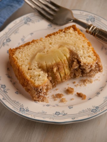 Apfelkuchen - Bavarian Apple Cake from pineappleandcoconut.com