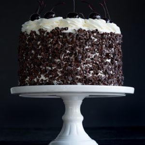 Schwarzwälder Kirschtorte (Black Forest Cake) www.pineappleandcoconut.com