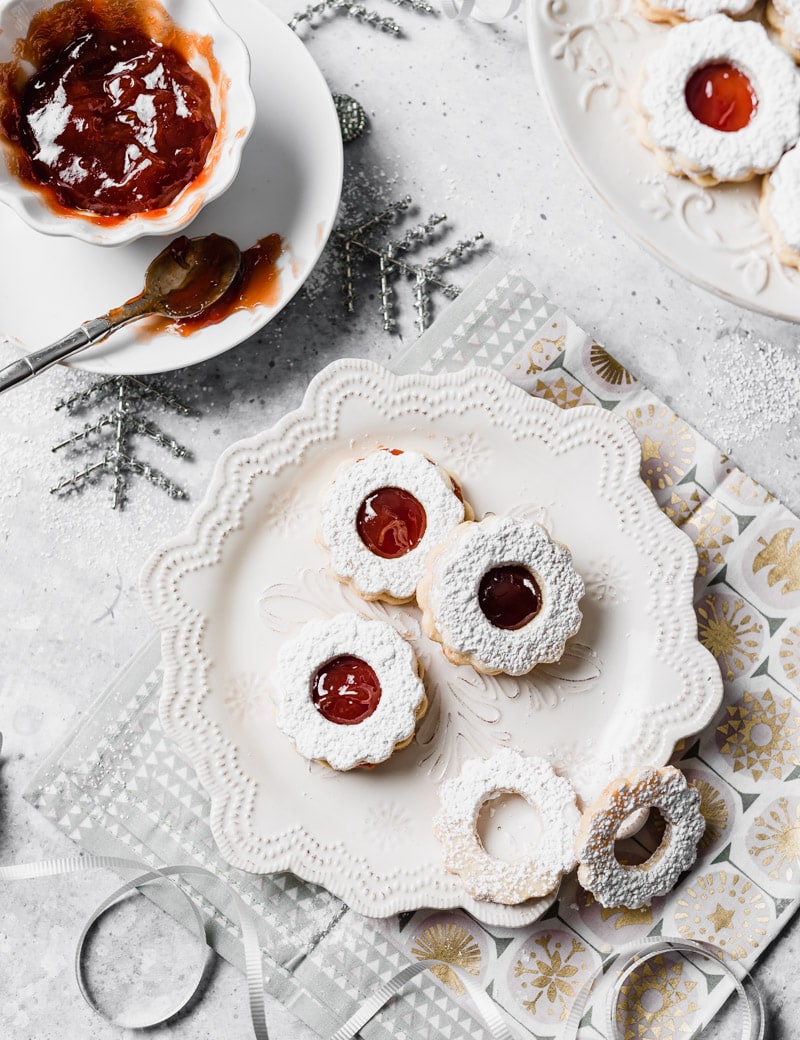 Guava Macadamia Nut Linzer Cookies www.pineappleandcoconut.com