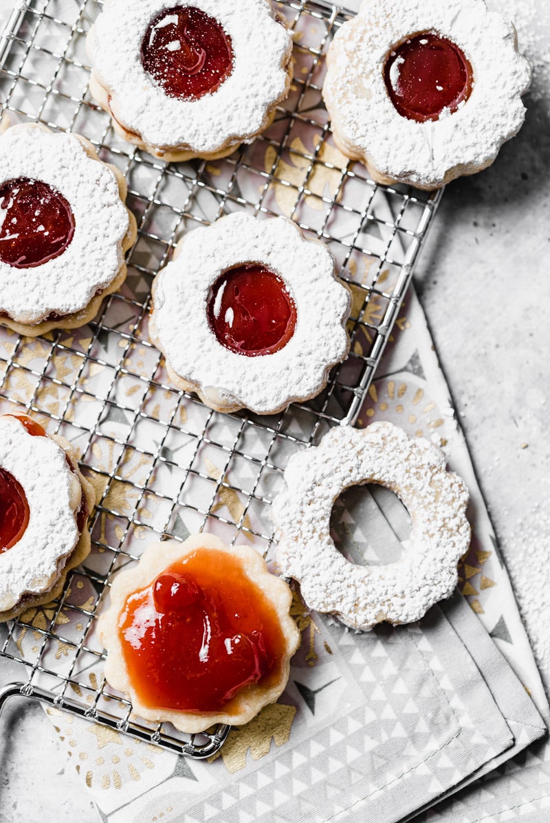 Guava Macadamia Nut Linzer Cookies www.pineappleandcoconut.com