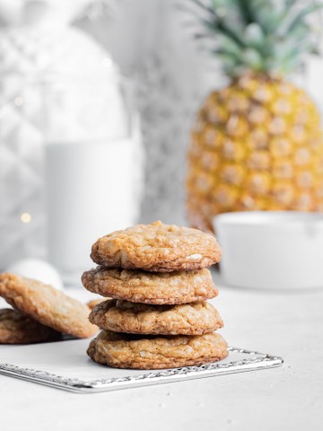 Piña Colada Cookies www.pineappleandcoconut.com