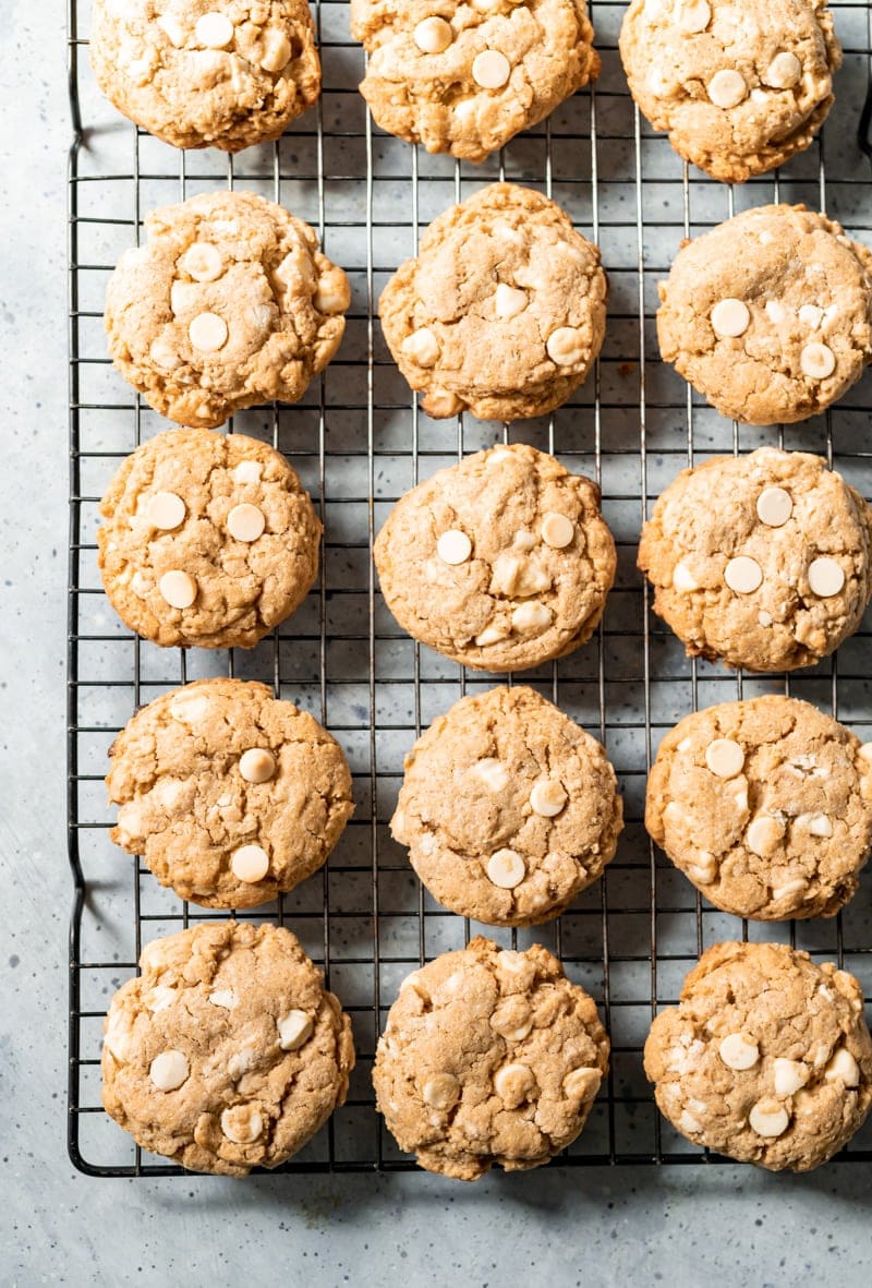 Peanut Butter Oatmeal Chocolate Chip Cookies www.pineappleandcoconut.com