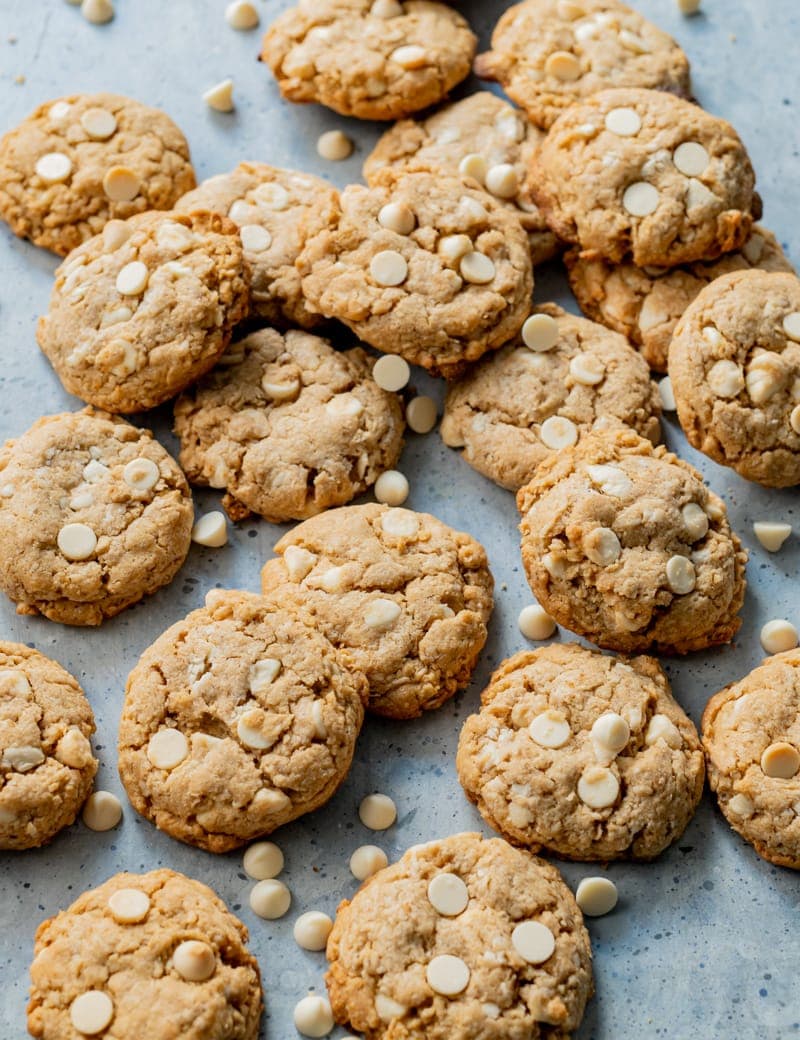 Peanut Butter Oatmeal Chocolate Chip Cookies www.pineappleandcoconut.com