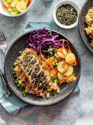 Spicy Furikake Salmon with Quinoa and Quick Pickled Cucumbers www.pineappleandcoconut.com