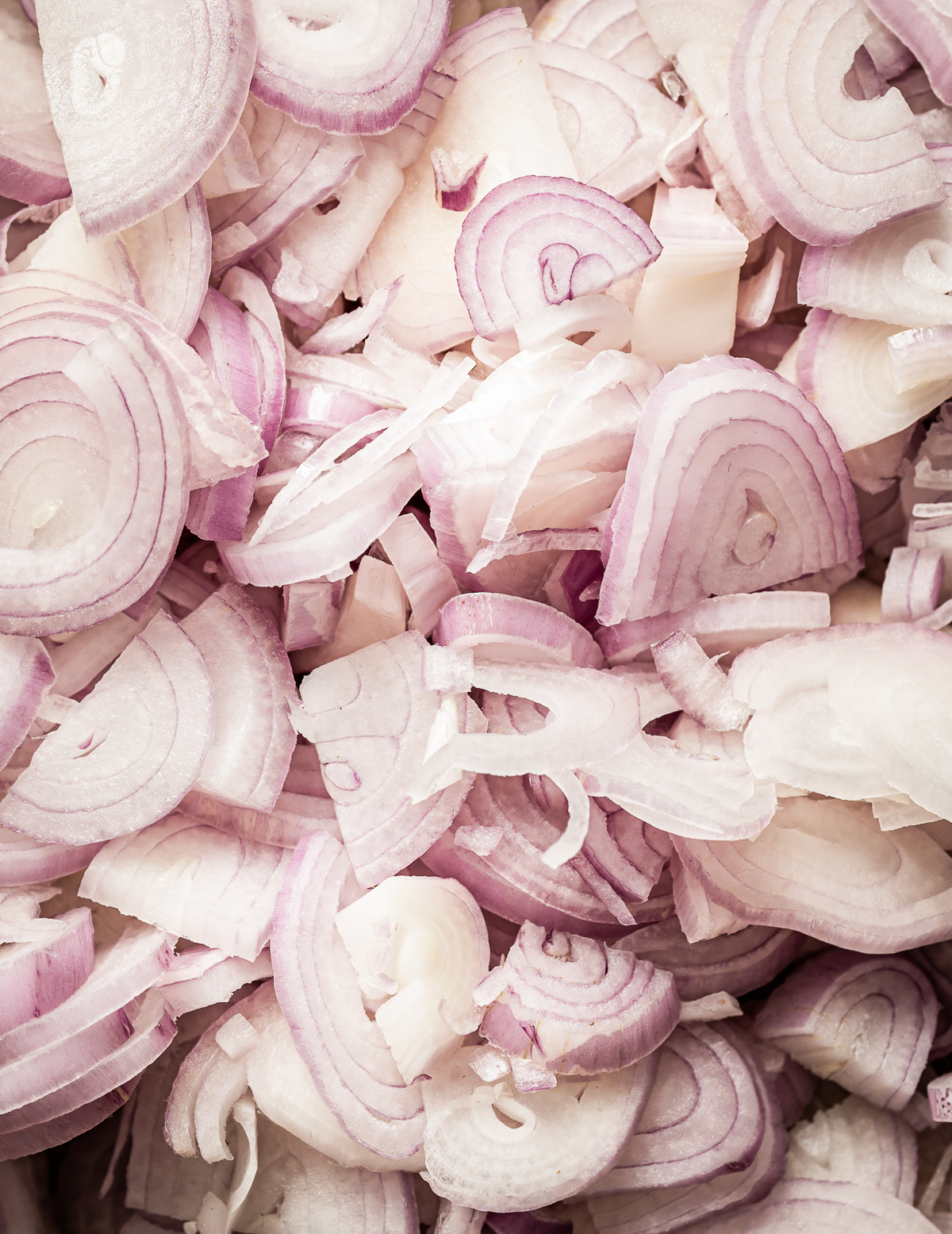 thinly sliced shallots